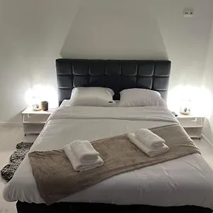Prachtige In Centrum Met Badkamer ! , Bruges Belgium